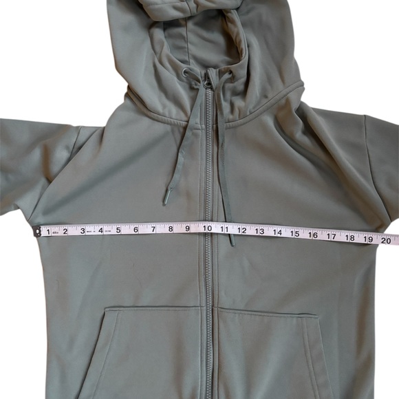 Women's full zip Mondetta hoodie in sage green. Soft, relaxed size S. Like new. - Picture 3 of 6